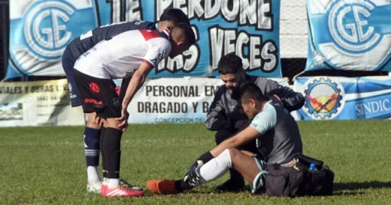 El partido fue suspendido al minuto de juego por una bomba de estruendo que cayó cerca del arquero Daniel Moyano