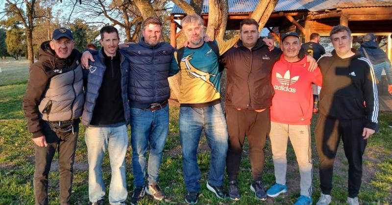 El staff técnico del equipo pergaminense en Concepción del Uruguay