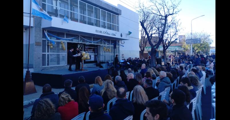 La ceremonia tuvo lugar en las puertas del establecimiento de Avenida de Mayo al 1400