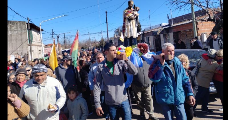 La imagen del santo recorrió las calles del barrio 12 de Octubre