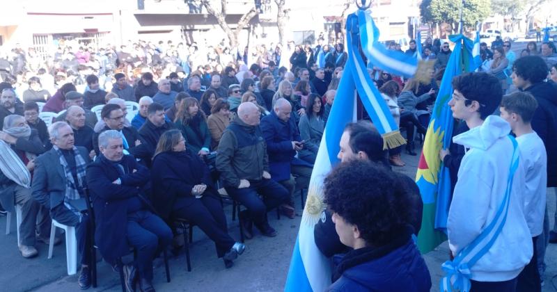 Con un concurrido y emotivo acto la EEST Nordm 1 celebroacute su centenario