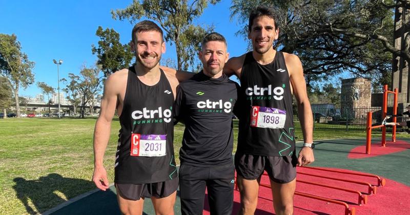 Gabriel Vecino y Martín Baccarelli junto a su entrenador Mariano García