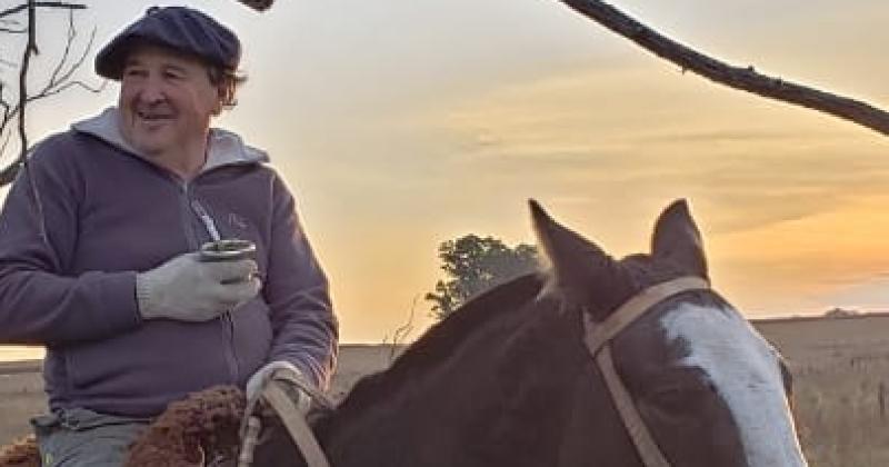 De a caballo y con el mate una postal de Tito Taddei