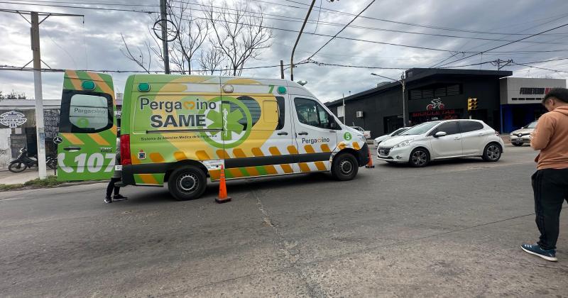 Dos ambulancias de Same trasladaron a los adultos mayores que iban al mando de los vehículos que participaron del siniestro