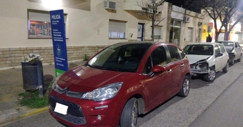 El Citroën C3 de las víctimas que utilizaron los ladrones para escapar tras el segundo robo y abandonaron en Francia y Solís