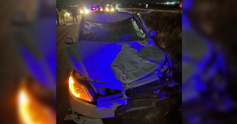 La camioneta Volkswagen Saveiro quedó seriamente averiada tras el impacto con el caballo suelto