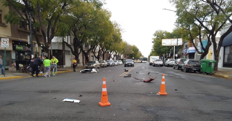 El trnsito vehicular estuvo interrumpido mientras asistieron a la víctima la ascendieron a la ambulancia de Same y realizaron las pericias de Policía Científica