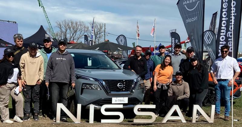 La pick up Nissan Frontier es el vehículo de mayor atracción para los visitantes del stand de la concesionaria Noale