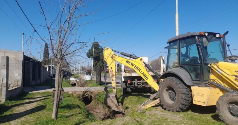 La Municipalidad a través de las diferentes cuadrillas de trabajo de la Secretaría de Servicios Públicos lleva adelante tareas en los barrios de la ciudad