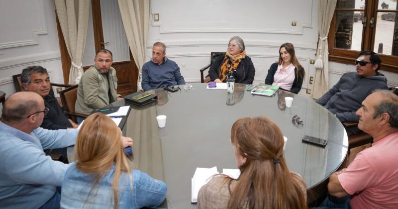 Finalmente hubo acuerdo entre los gremios municipales y el Ejecutivo para los meses de septiembre y octubre