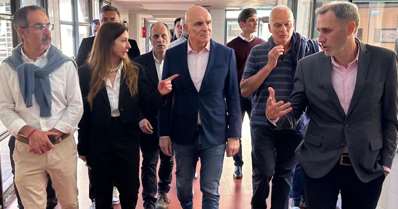 José Luis Espert visitó las instalaciones del Hospital San José con José Agudo y referentes locales de La Libertad Avanza