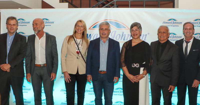 Juan Rico Zini (senador provincial) Marcelo Torti (Howard Johnson) Paula Bustos (diputada provincial) Javier Martínez (intendente) Alicia Alvarez (gerenta del hotel) Miguel Del Sel y Fernando Torti (Howard Johnson)