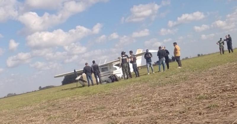 Las fuerzas Policiales de Patrulla Rural y Drogas Ilícitas Pergamino desarrollaron las primeras actuaciones en el campo donde hallaron la avioneta