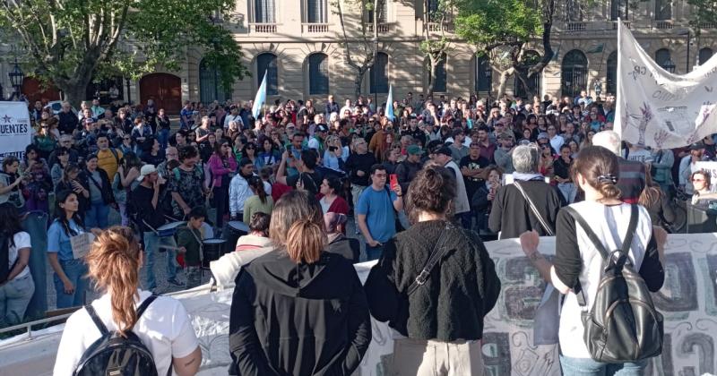 Los manifestantes se reunieron en la Plaza Merced tras marchar por la ciudad