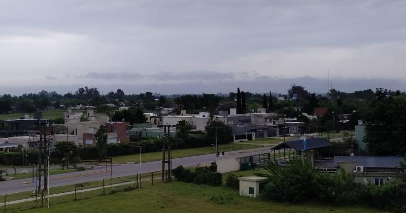 La mañana de este lunes se presenta nublada y hay probabilidades de lluvia