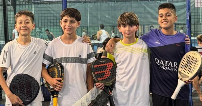 Filippini y Benvenutto (a la derecha) junto a los Nº 1 del país y campeones en Pilar