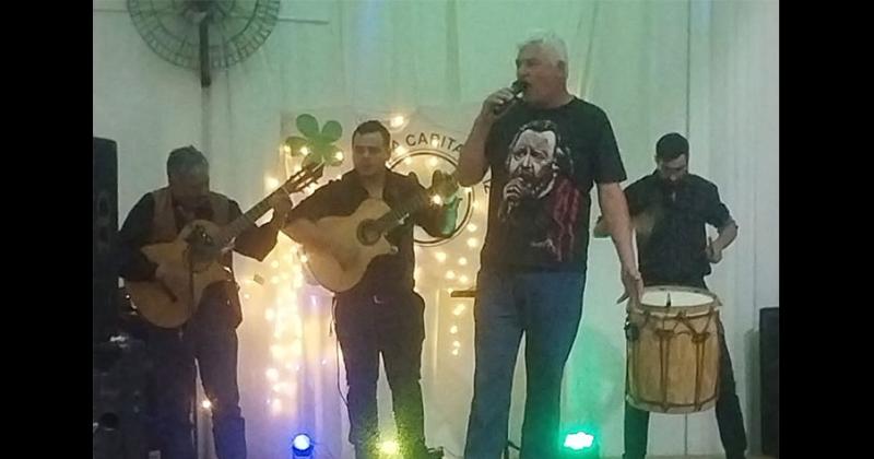 Grupos musicales y de danzas le dieron color a la jornada cuya recaudación fue para los adultos mayores