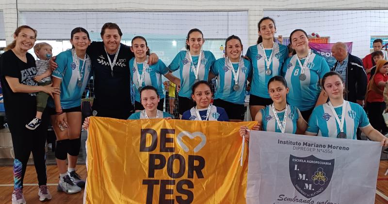 Las chicas de voleibol Sub 16 se quedaron con la medalla de plata