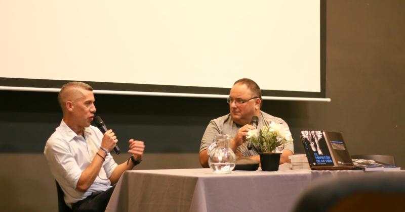 La presentación del libro fue conducida por Luciano Zuccarelli