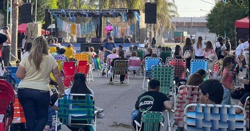 La Violeta se vistioacute de fiesta y celebroacute a lo grande sus 113 antildeos 