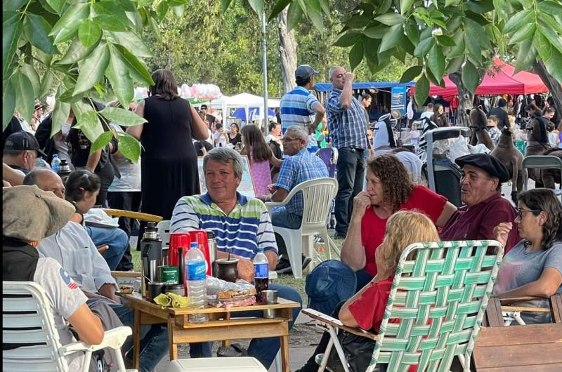 La Violeta se vistioacute de fiesta y celebroacute a lo grande sus 113 antildeos 