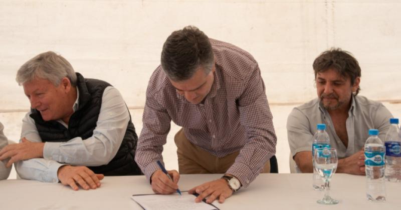 Tiempo atrs las autoridades provinciales estuvieron en Pergamino firmando los documentos para iniciar las obras