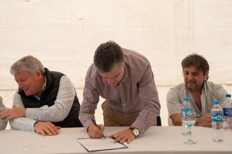 Tiempo atrs las autoridades provinciales estuvieron en Pergamino firmando los documentos para iniciar las obras