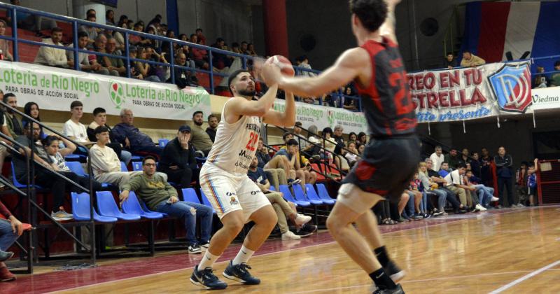 Benjamín Levato lanza desde el perímetro en la derrota de Pergamino Bsquet en Viedma