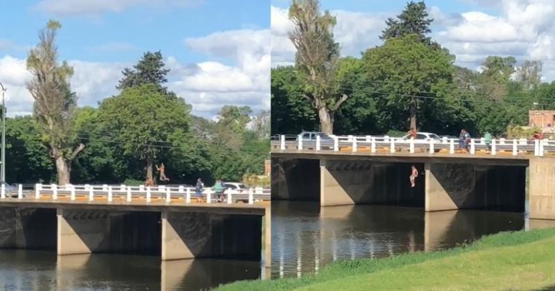 El video registró imgenes que se repiten en las jornadas de calor donde los jóvenes eligen formas muy riesgosas de refrescarse