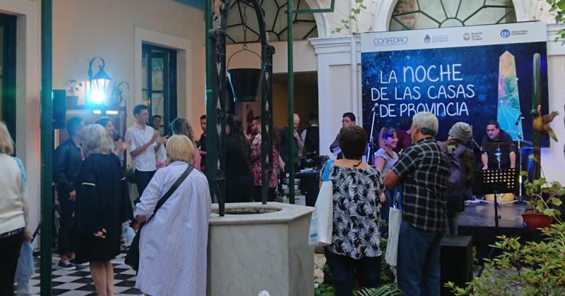 La Noche de las Casas de Provincia es una actividad que tiene como objetivo promover el federalismo la cultura la gastronomía y el turismo de las diferentes provincias argentinas 