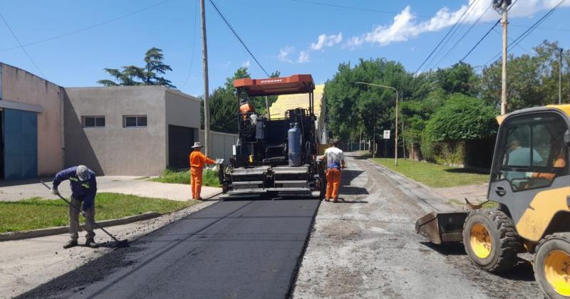 La Municipalidad continúa con la ejecución del Plan de Asfalto 2024 en los barrios de la ciudad