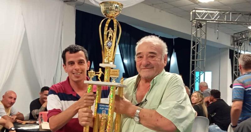 Héctor Riera entregó el premio Fair Play a Sports por ser el club con la menor cantidad de jugadores expulsados