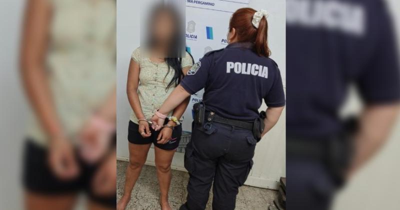 La mujer de 26 años llevaba consigo el teléfono celular que le robó a una adolescente en su casa