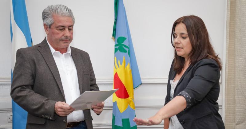 Javier Martínez y la doctora Erica Períes durante el acto de este viernes