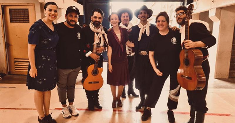 Equipo completo- Nicols Giménez y María Elena Córdoba junto a los profesores y músicos