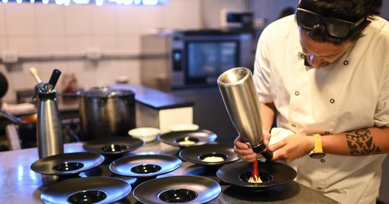 Martín revoluciona la gastronomía con sus particulares platos inspirados en la cocina francesa