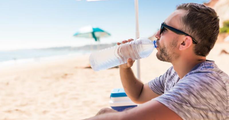 Mantener la hidratación es esencial en días de mucho calor