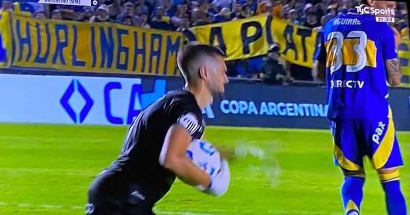 Juan Cruz en una de sus intervenciones ms salientes en el partido contra Boca