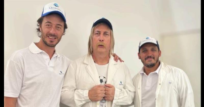 Cocconi y Bonansea flanqueando a Eber Ludueña cara de la marca de agua local