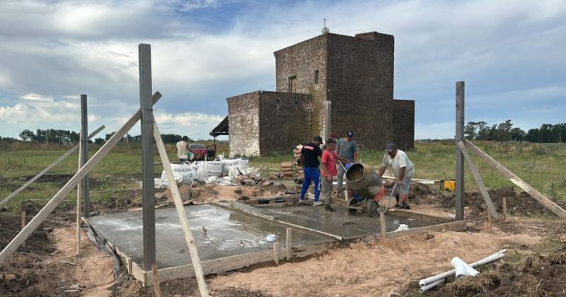 Las obras de este Monumento Histórico Nacional incluyen cableado subterrneo de electricidad reacondicionamiento del edificio provisión de agua y construcción de un módulo de vivienda para cuidador