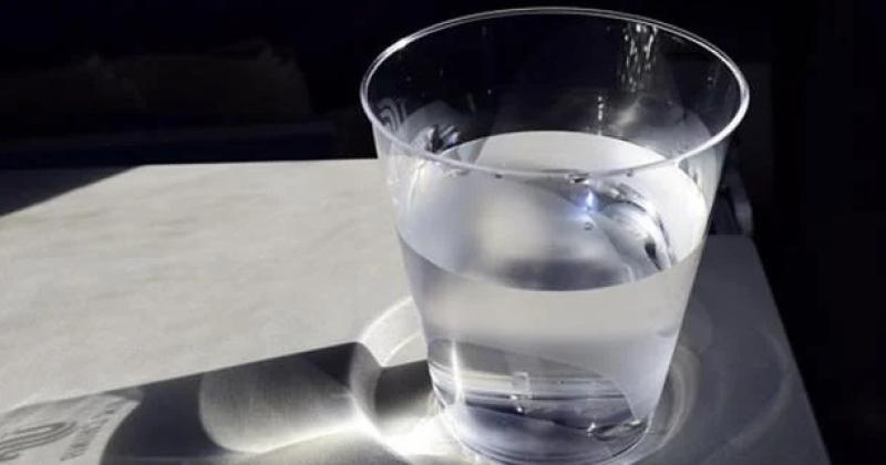 La modalidad de engaño de solicitar un vaso de agua para aprovechar la distracción y despojarlo de bienes es muy antigua y su reiteración aumenta la desconfianza en cada persona que se acerca a llamar a la puerta de los domicilios