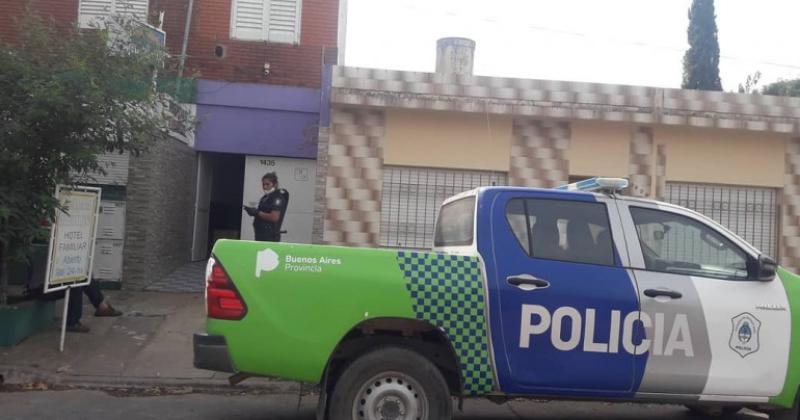 La Policía se desplegó al residencial donde estaba hospedado el joven que hizo la denuncia por hurto dentro de las instalaciones de alquiler temporario de habitaciones