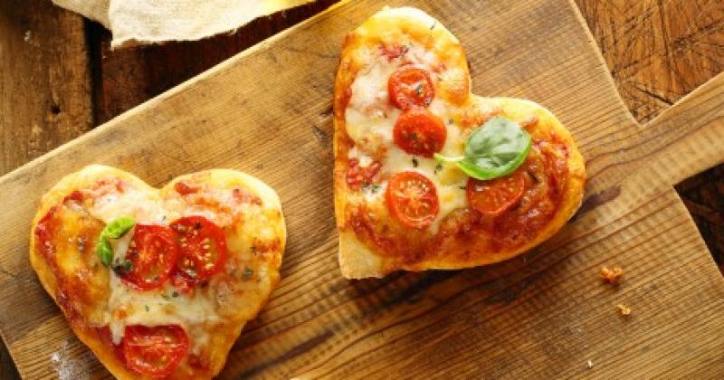 La pizza es otra opción popular en esta fecha especial