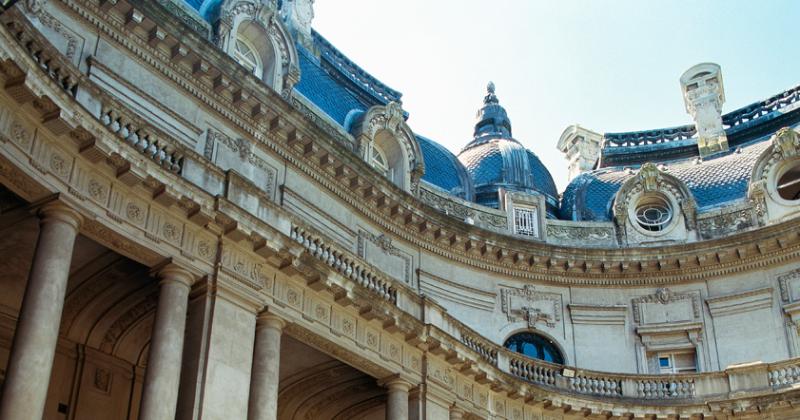 El Palacio San Martín se nos brinda como un ejemplo insoslayable de la arquitectura ecléctica de finales de siglo XIX y principios del XX