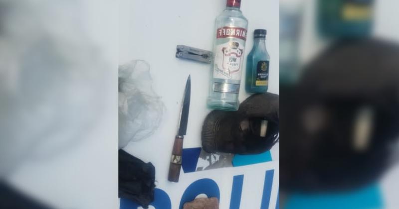 La Policía le secuestró el cuchillo con el que averió las cubiertas de al menos siete vehículos estacionados sobre calle Castelli