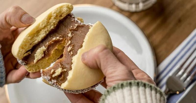 Ubicado en una esquina emblemtica de Palermo Merienda se ha consolidado como un espacio donde la gastronomía y la nostalgia se fusionan en cada plato