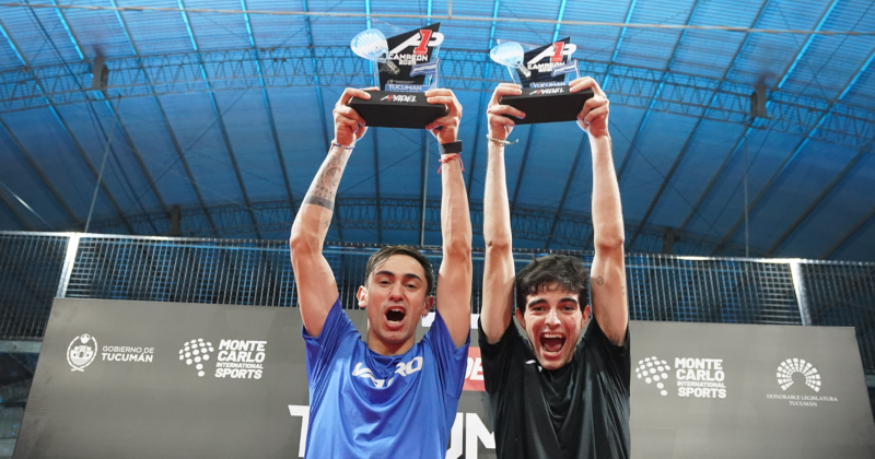 Ramiro Pereyra y Juan Ignacio De Pascual celebran el título con los trofeos en alto