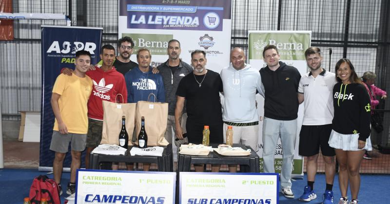 Los responsables y colaboradores de Top Ten que fue sede del primer torneo del año de la AJPR