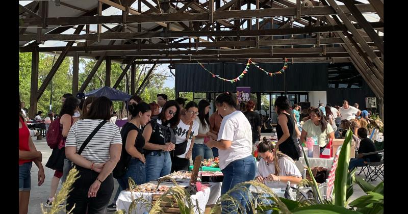 Casi 40 emprendedoras comercializaron sus productos en el evento